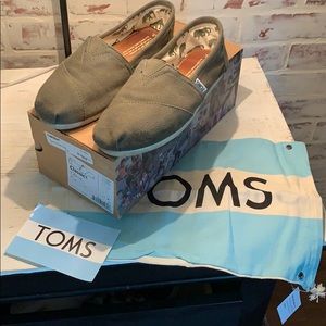 Toms Olive Classic Canvas Shoe